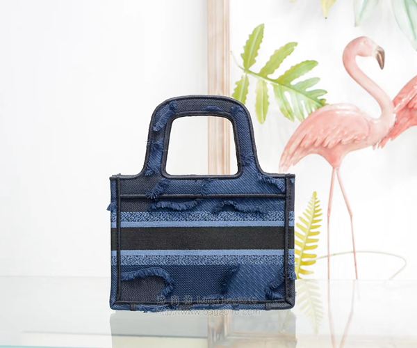 Dior包 迪奧Mini Book tote 復古凹造型刺繡 小號購物袋  Dyd1415